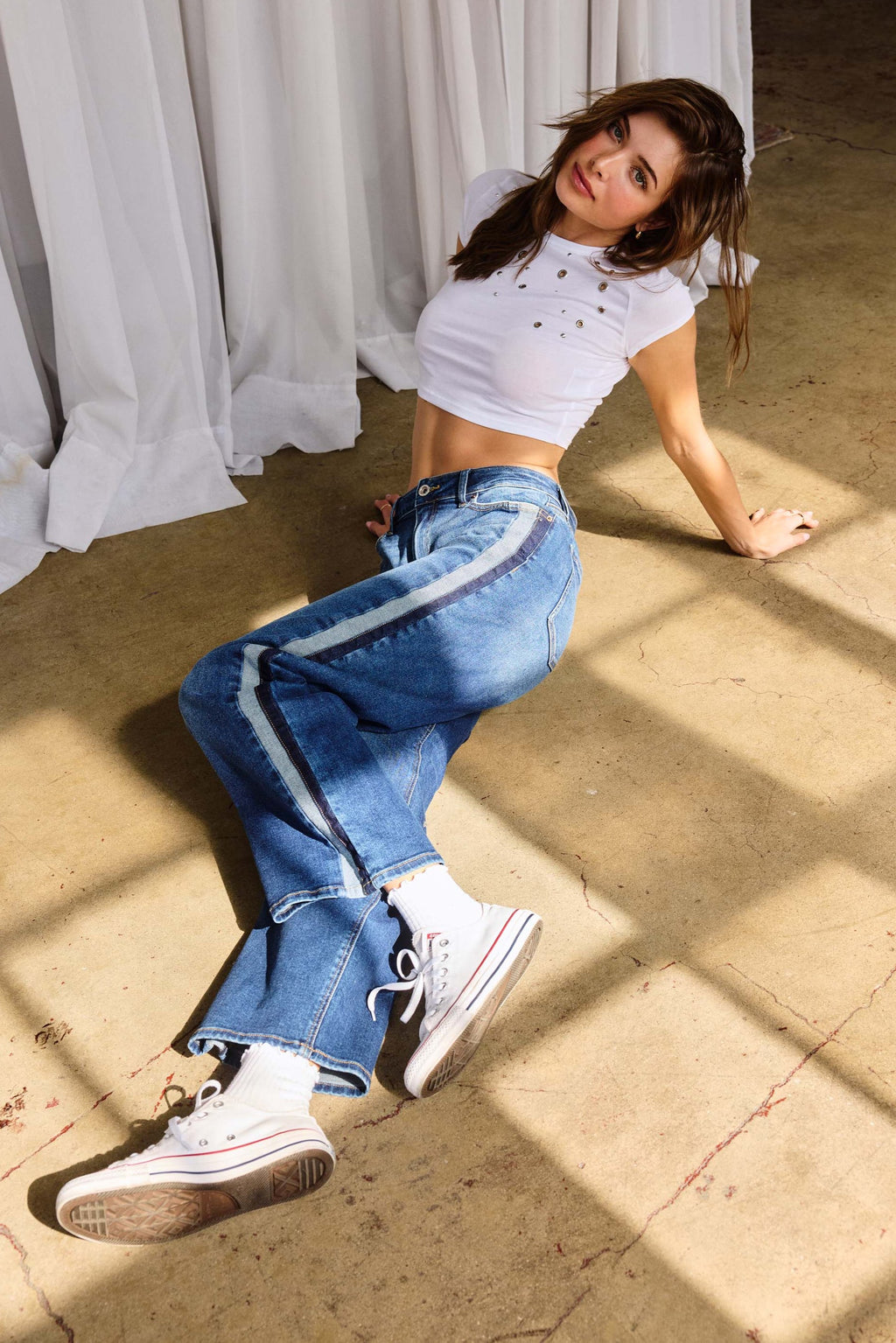 Low Waist Baggy Straight Jeans with Side Color Block — additional view 8