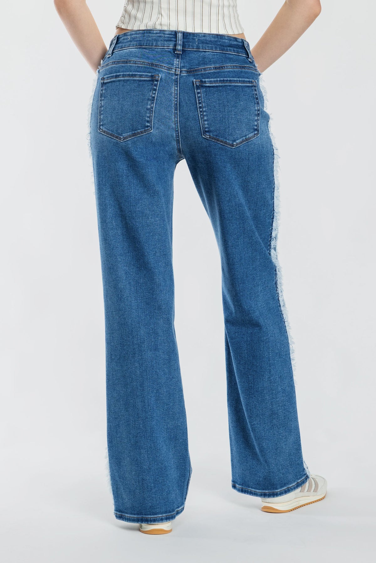 Mid Waist Relaxed Wide Leg Jeans with Side Contrast Detail — additional view 7