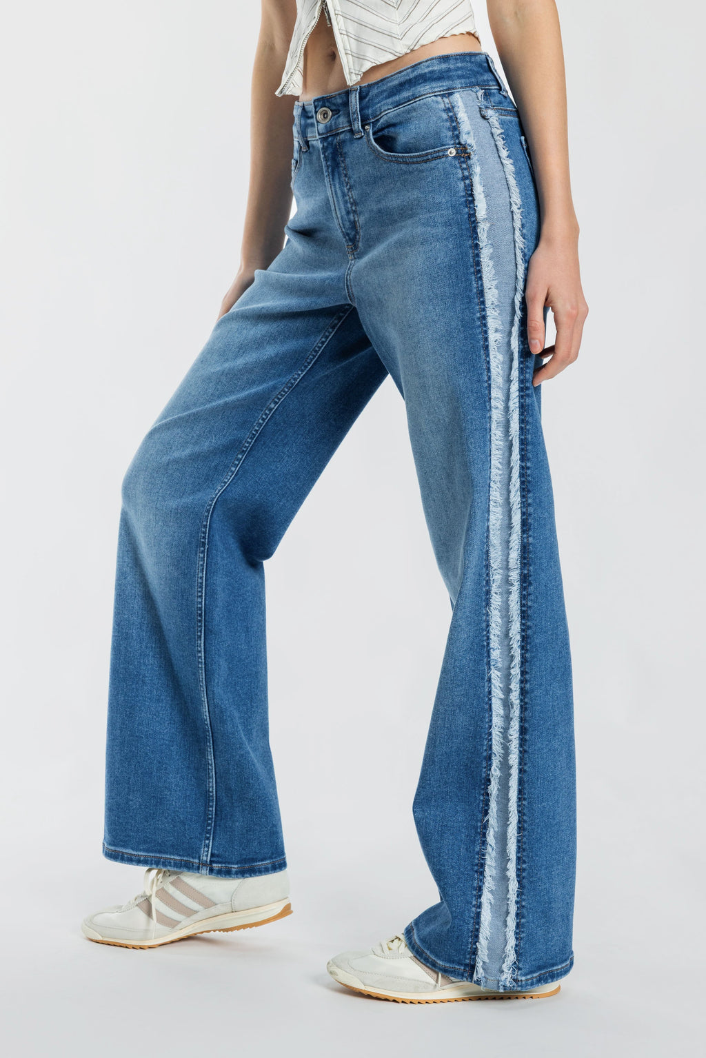 Mid Waist Relaxed Wide Leg Jeans with Side Contrast Detail — additional view 5